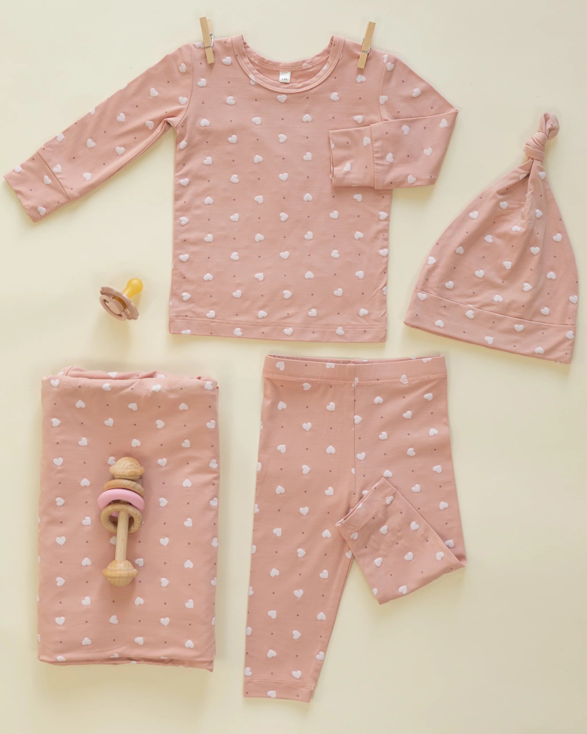 Bamboo Swaddle + Knotted Hat Pink Hearts - Image 3