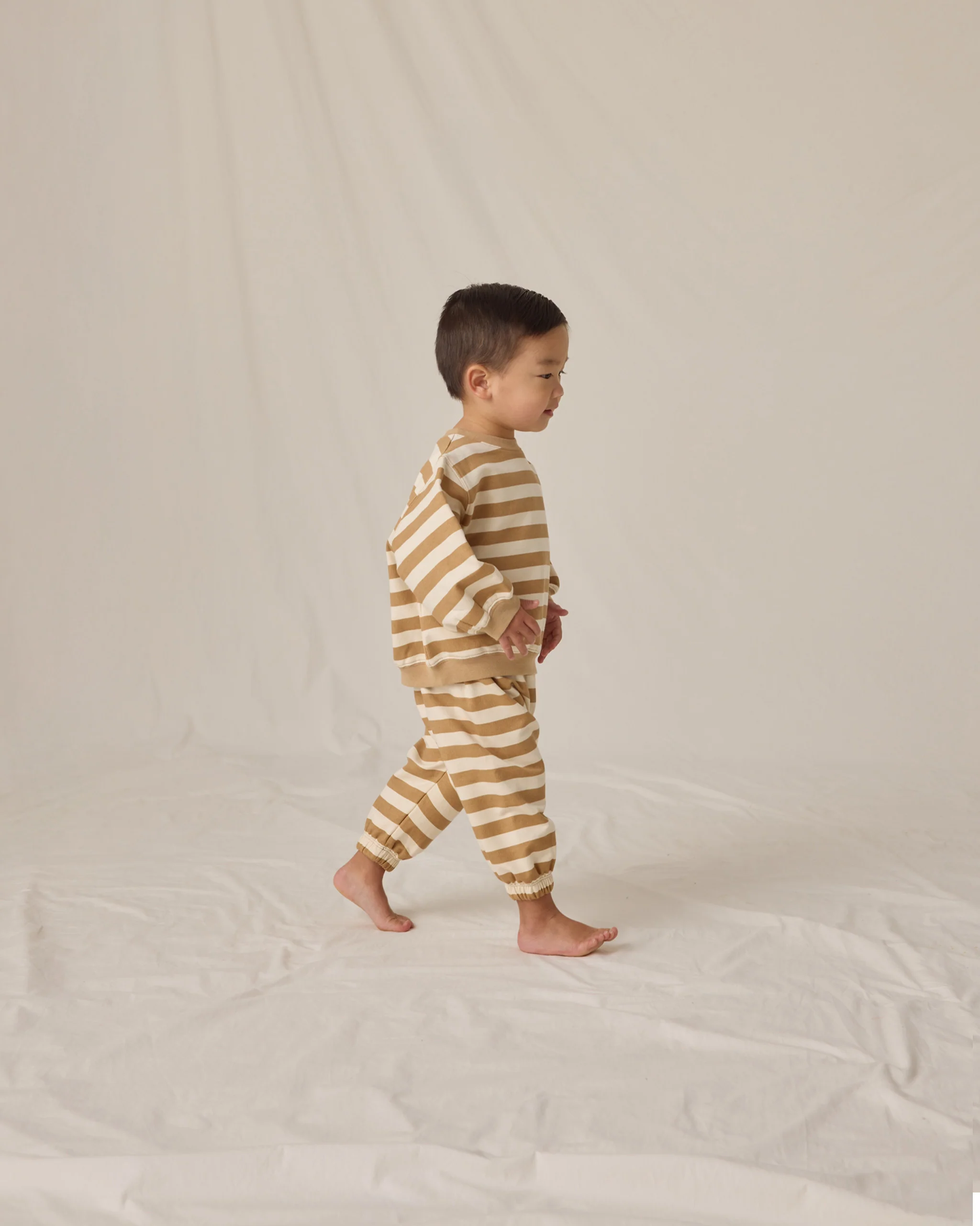 Oversized Sweatpants Gold Stripe - Image 4