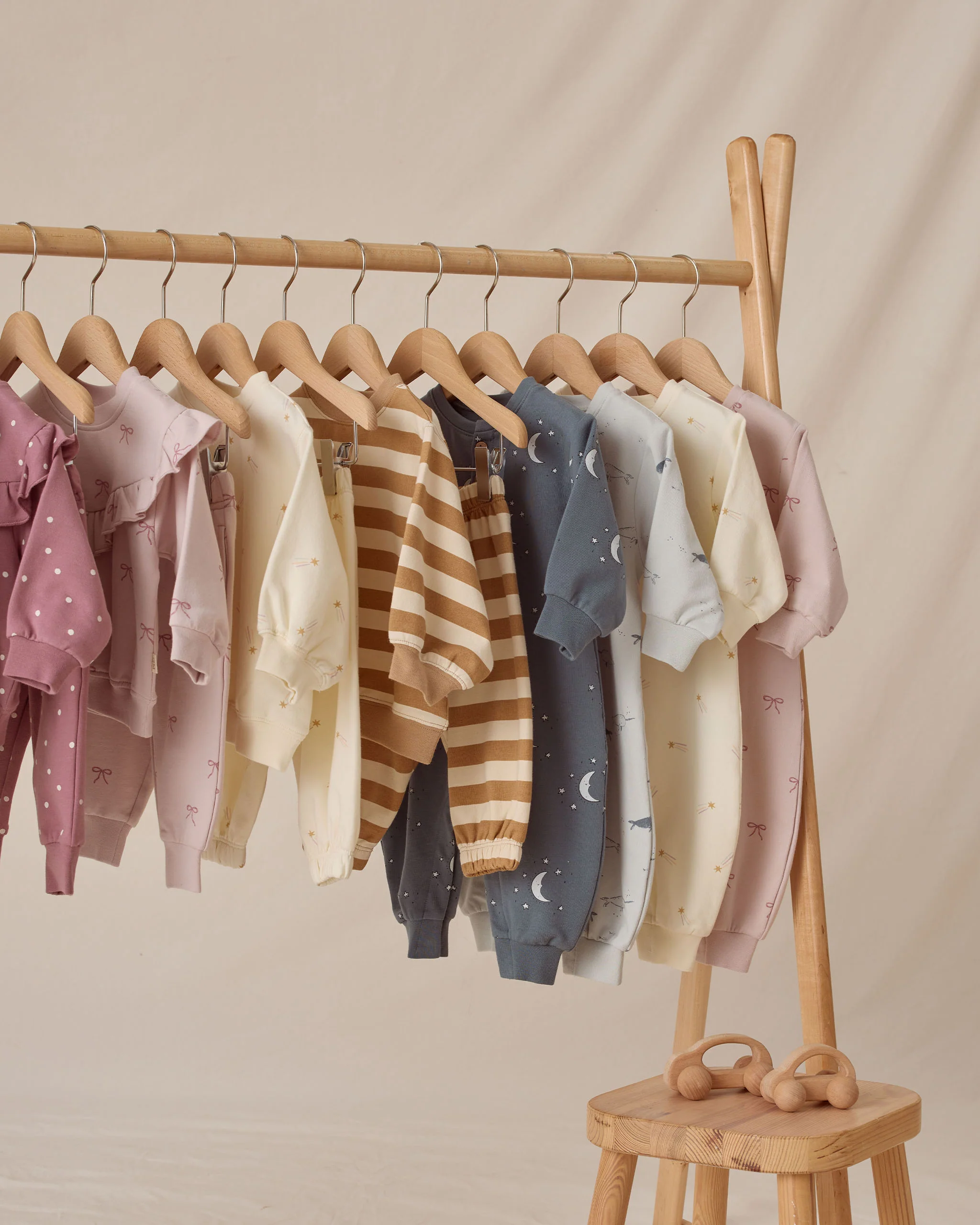 Relaxed Fleece Sweatpant Bows - Image 3