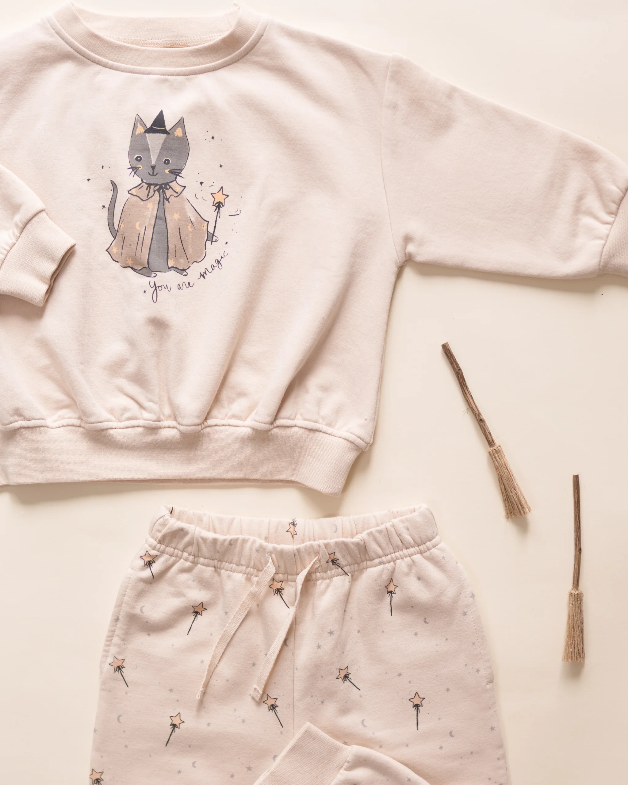 Relaxed Fleece Sweatshirt Magic Cat - Image 2